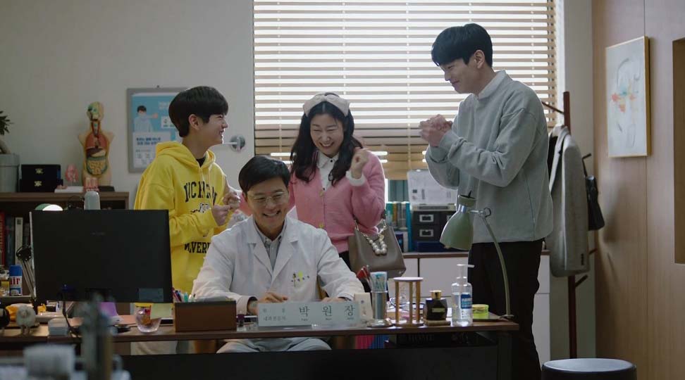 티빙 오리지널 ‘내과 박원장’ 