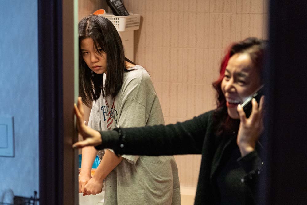 '같은 속옷을 입는 두 여자' 