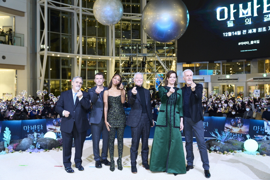 '아바타:물의 길' 블루 카펫 