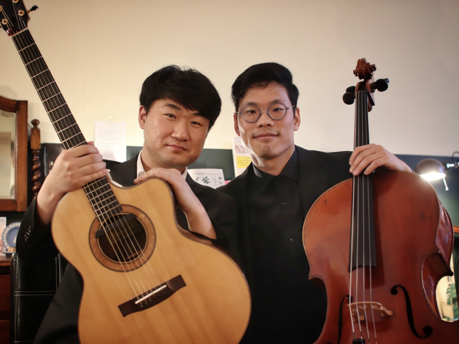 기타리스트 천상혁 (좌) / 첼리스트 김영환(우)