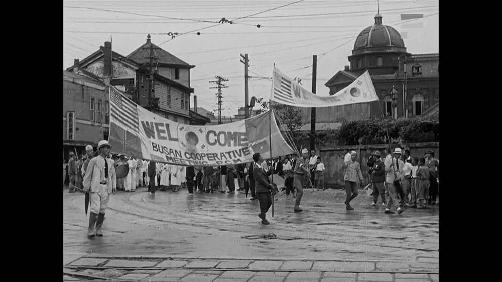1945년 부산의 미군 진주 환영 시가행진
