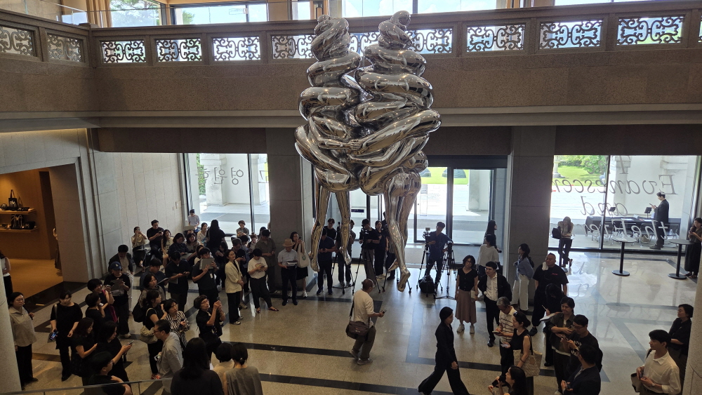 루이즈 부르주아: 덧없고 영원한