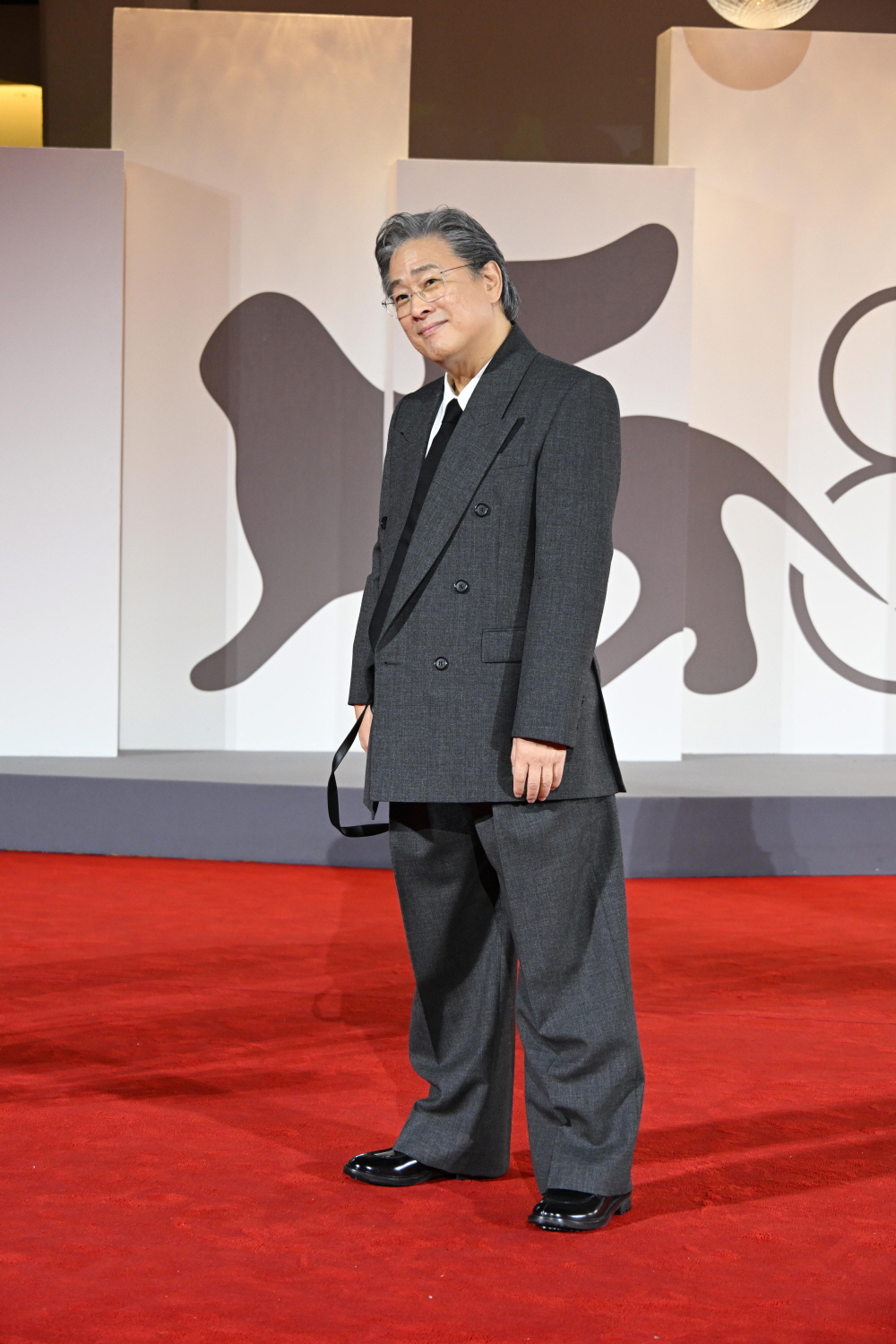 '어쩔수가없다' 베니스국제영화제 상영