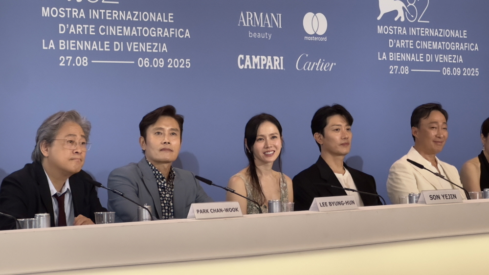 베니스로 간 '어쩔수가없다'