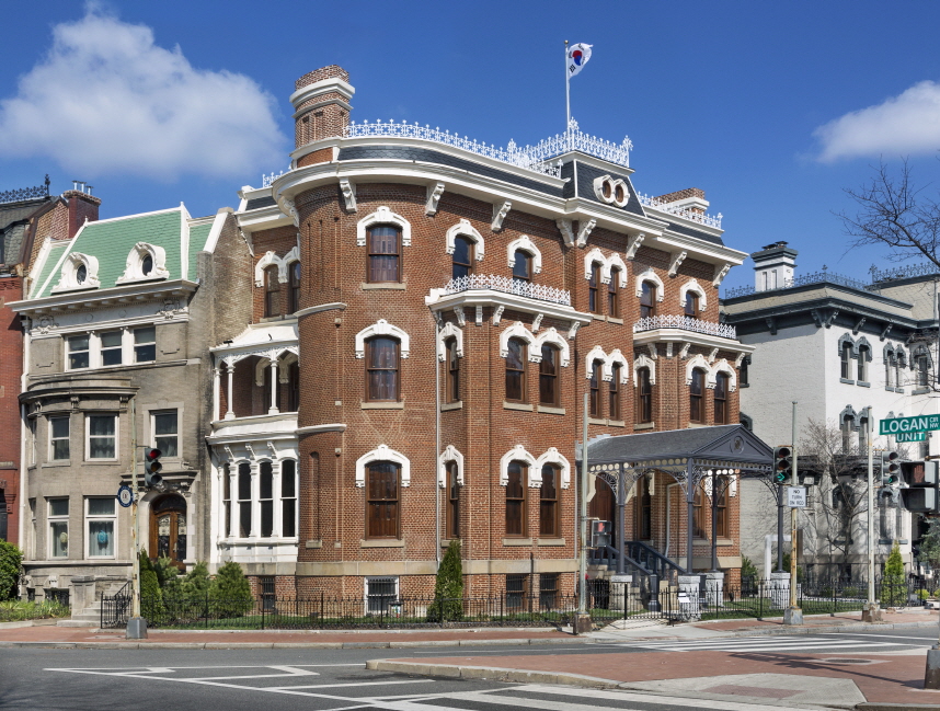 게임업체 라이엇게임즈코리아는 국외 국가유산 환수 프로젝트를 지원하고 있다. 복원된 주미대한제국공사관 ⓒ국가유산청