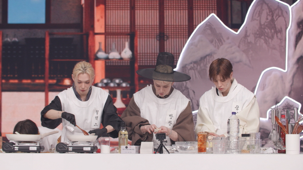 '설빔 Soul Beam' 스트레이 키즈 : 눈 떠보니 조선시대