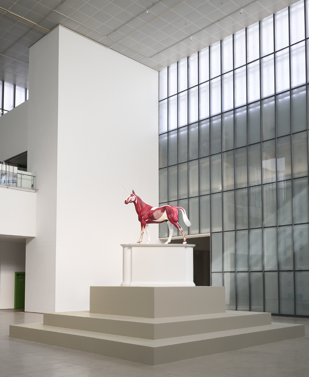 데이미언 허스트 © 2026 Damien Hirst and Science Ltd. All rights reserved, DACS