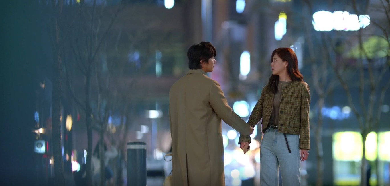 [현재는 아름다워]  “가지말아요” 배그린 백허그에도...윤시윤, 배다빈 전화에 달려가 - 스타연예