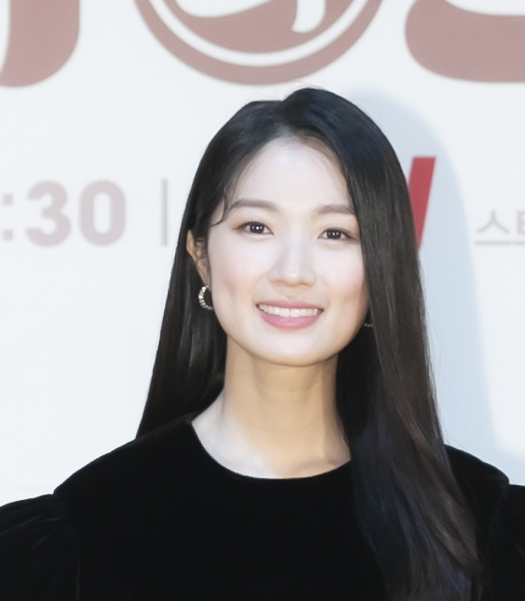 김혜윤 대표 이미지