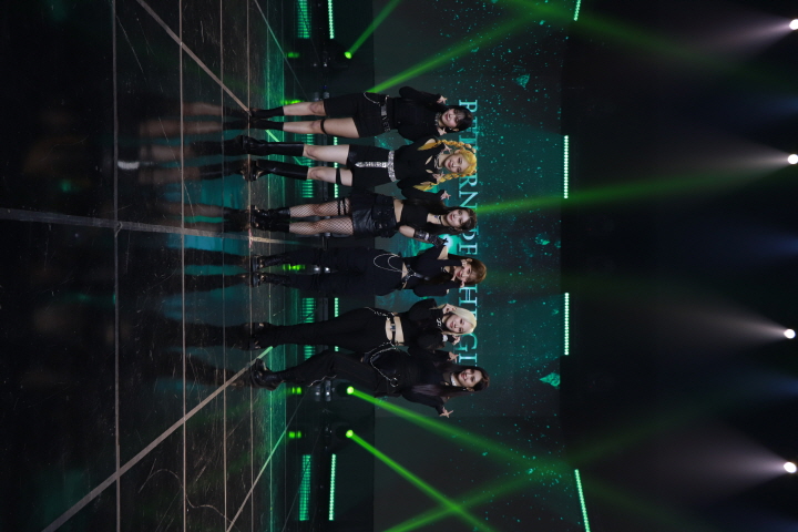 세 번째 미니앨범  'Return of The Girl' 발매 쇼케이스 (2021)