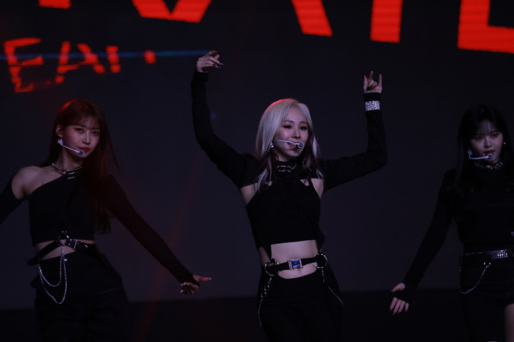 미니앨범  'Return of The Girl' 발매 쇼케이스 '타이틀곡 'Pirate' 무대 (2021)