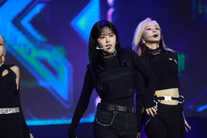 미니앨범  'Return of The Girl' 발매 쇼케이스 '타이틀곡 'Pirate' 무대 (2021)