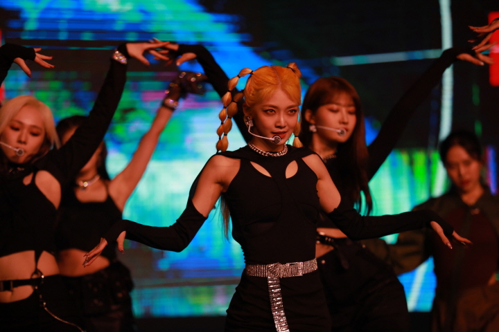 미니앨범  'Return of The Girl' 발매 쇼케이스 '타이틀곡 'Pirate' 무대 (2021)