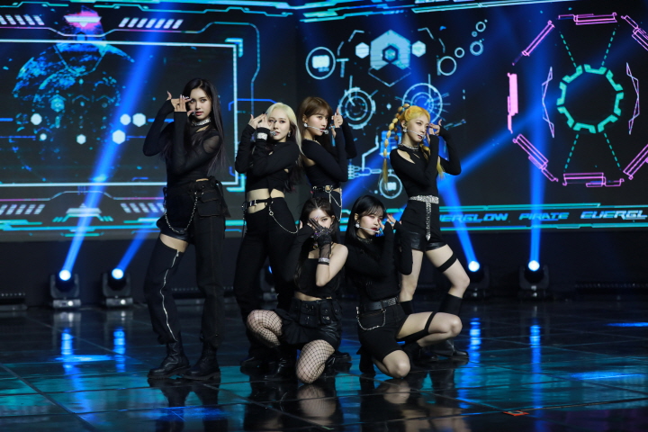 미니앨범  'Return of The Girl' 발매 쇼케이스 '타이틀곡 'Pirate' 무대 (2021)