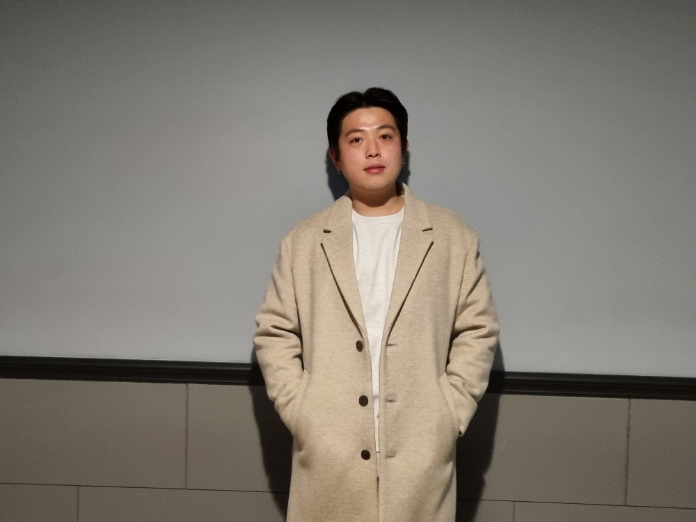 '온 세상이 하얗다' 인터뷰 컷 (2022)  제공: 트리플 픽쳐스