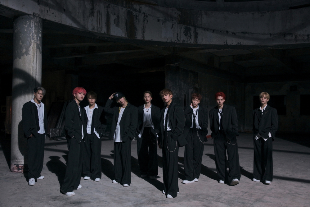 네 번째 미니앨범 'REBEL' 오피셜 포토 (2022)  ⓒ브레이브 엔터테인먼트