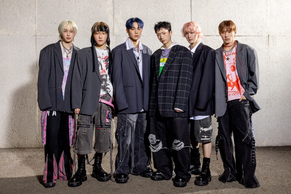 미니 8집 'DUH!(더!)' (2025)